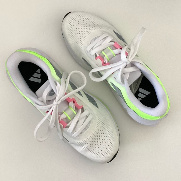 \Adidas\ NEW Women’s Questar 3 Sneakers - Picture 3 of 13